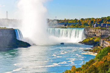 Wall Mural - view of niagara falls in a sunny day