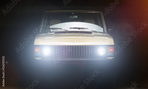 Fotomural alter offroad SUV Geländefahrzeug, klassiker luxusauto