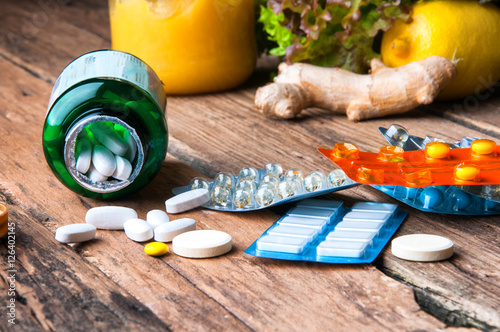 Fotografie, Obraz Choice between vitamins from supplements or from vegetables and fruits