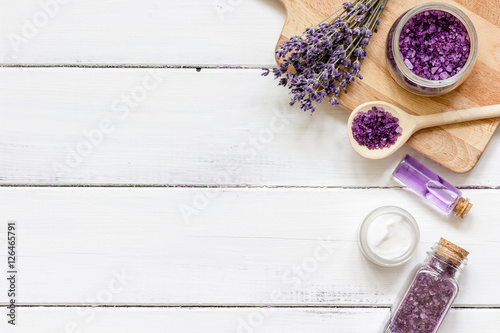 Fotografía ingredients for manufacture of natural cosmetics with lavender top view
