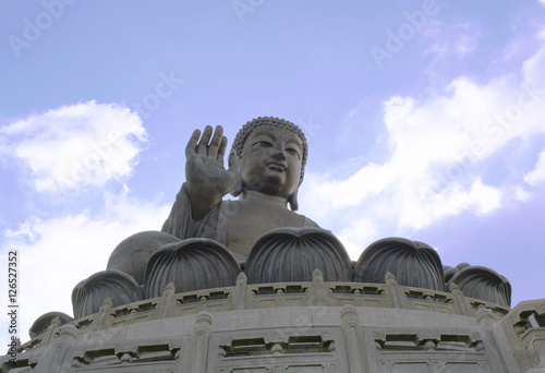 Fotomural Tian Tan Buddha, estatua de Buda grande en Nong Ping 360 en la isla de Hongkong