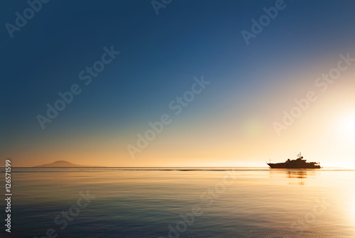 Fotografie, Obraz Silhouette of a luxurious yacht on the sea of cortez at sunset