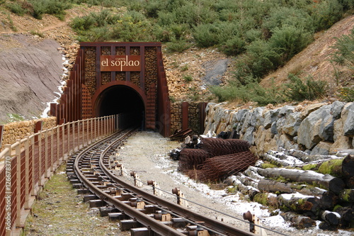 Fotografia, Obraz Entrada a una vieja mina de zinc reconvertida en visitable ,por conectar la mina y la cueva