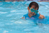 Fototapeta Przestrzenne - Asia Child having fun in swimming pool. Kid playing outdoors.