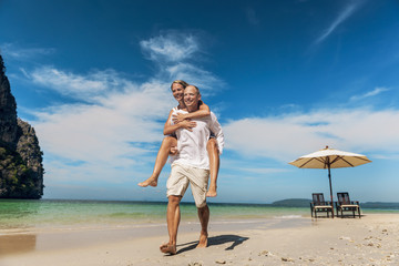 Canvas Print - Couple Travel Sea Lifestyle Happiness Concept