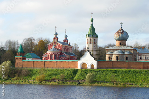 Fotografía Old Ladoga Nikolsky monastery in the cloudy october afternoon