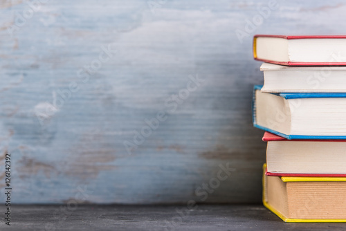 bücher gestapelt Canvas Print