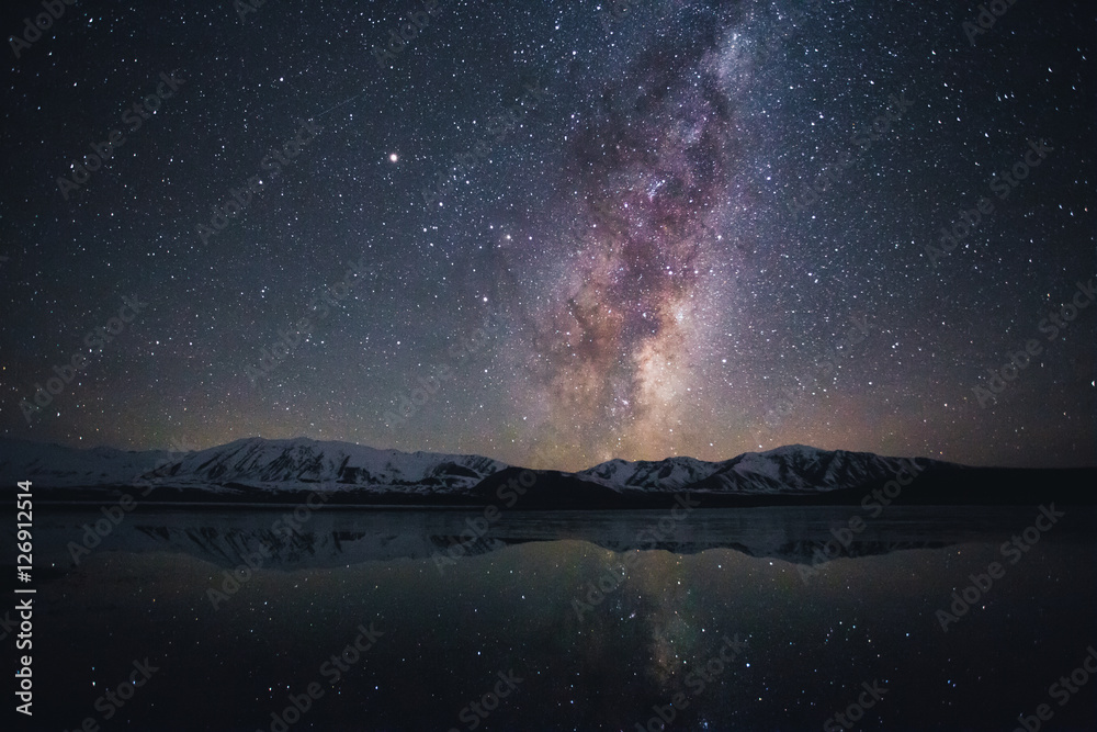 Milky way at Lake Tekapo, South Island, New Zealand - obrazy, fototapety, plakaty 