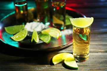 Canvas Print - Gold tequila shot with lime in bar