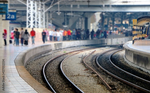 Cuadros en Lienzo People walking in train station