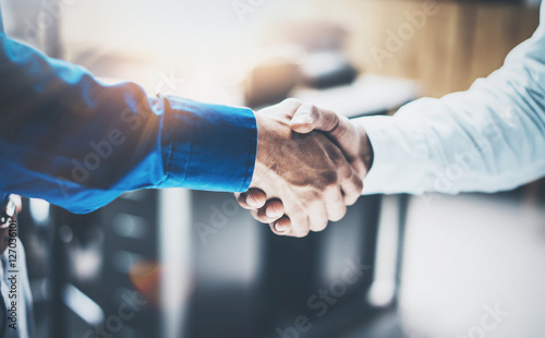 Fotografía Close up view of business partnership handshake concept