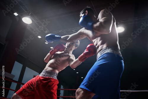 Obrazy Kickboxing  walka-na-ringu-bokserskim