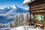 Fototapeta Do pokoju - Traditional mountain chalet in the Alps in winter