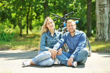 Poster - Happy couple with bicycles in the park