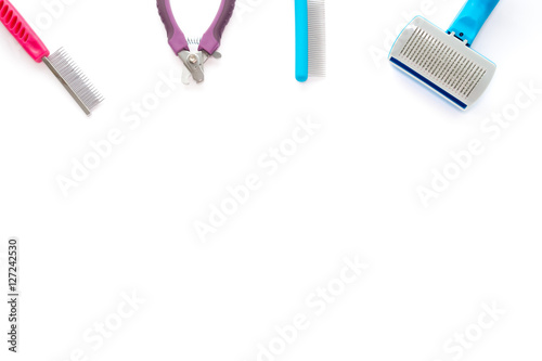 Fotografía Cat and small dog grooming tools: fine toothed comb, wide toothed comb, slicker brush and small nail clipper isolated on white background