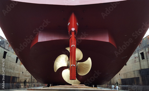 Fotografía stern and propeller in refitting at drydock
