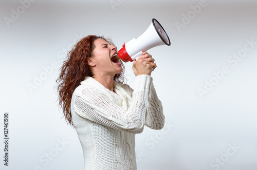 Fotografía Young woman shouting into a megaphone