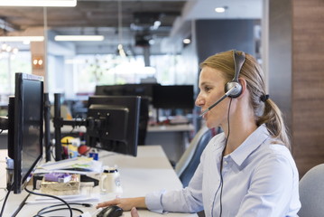 female support phone operator