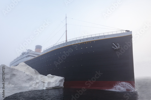 Valokuvatapetti Titanic ship with iceberg