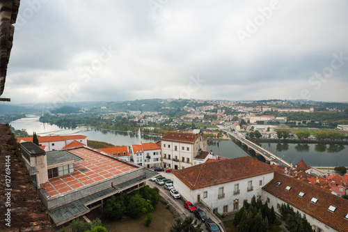 旅 ヨーロッパ Portugal Coimbra 世界遺産の街であり大学の街でもあるコインブラ その街を流れるモンデゴ川の風景 Stock Photo Adobe Stock