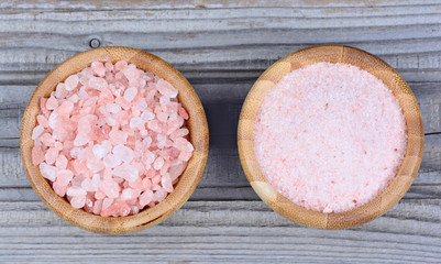 Wall Mural - Pink salt in a bamboo bowls