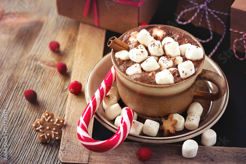 Hot cacao drink with marshmallows, gift box and christmas cookie Plakat