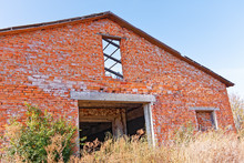 Old Abandoned Break Barn