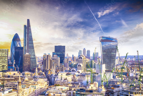 Plakat Londyn  londyn-zachod-slonca-widok-na-nowoczesna-dzielnice-biznesowa-business