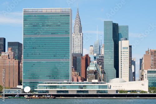 Fotografie, Obraz The United Nations Headquarters and other skyscrapers in midtown Manhattan ,New