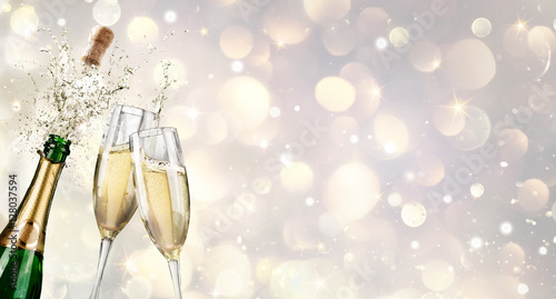 Cuadros en Lienzo Champagne Explosion With Toast Of Flutes