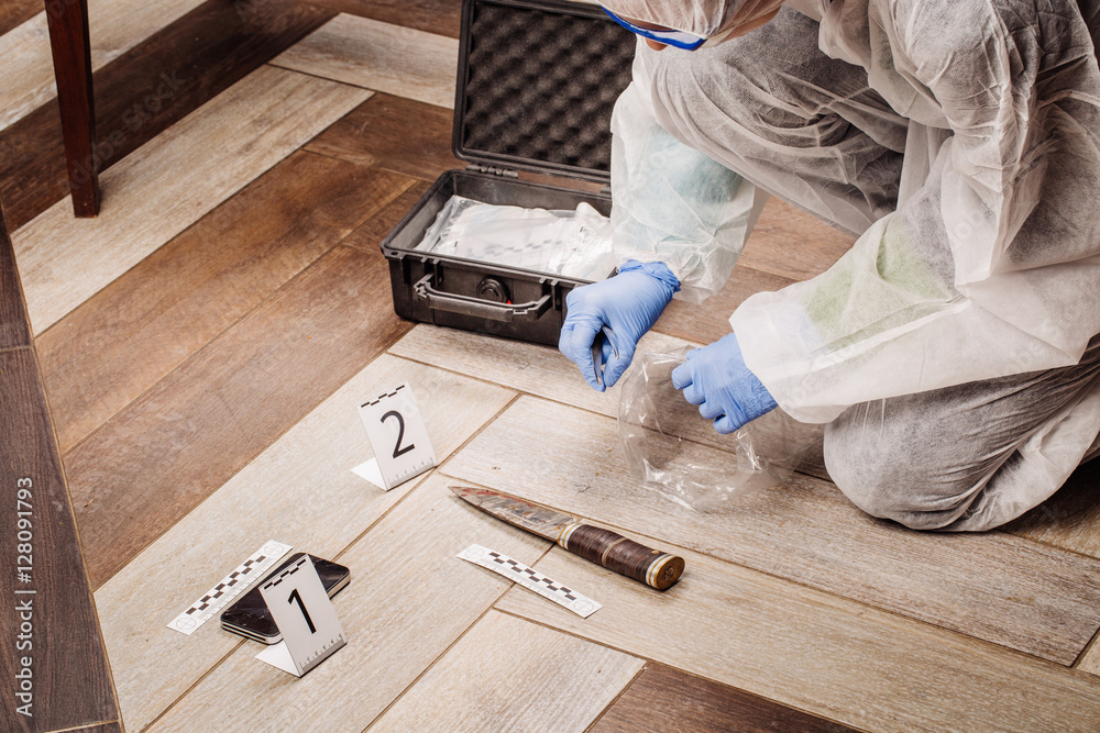 Evidence Picture Example Crime scene investigation. Collecting evidence from the crime scene ...