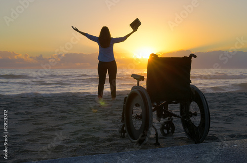 Valokuva Miracle spiritual healing crippled Christian woman praying with bible stands up