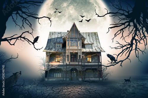 Fotomural Haunted House. Creepy Atmosphere with Haunted House.