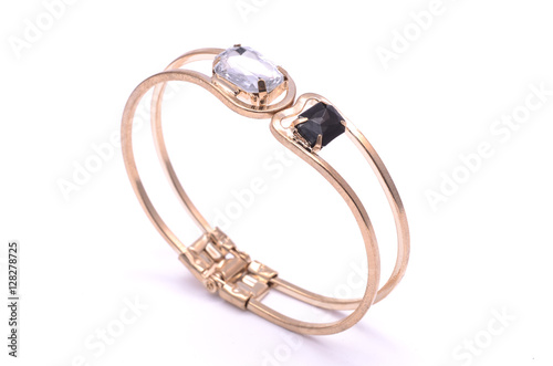 Fotografía Gold bracelet with precious stones isolated on white