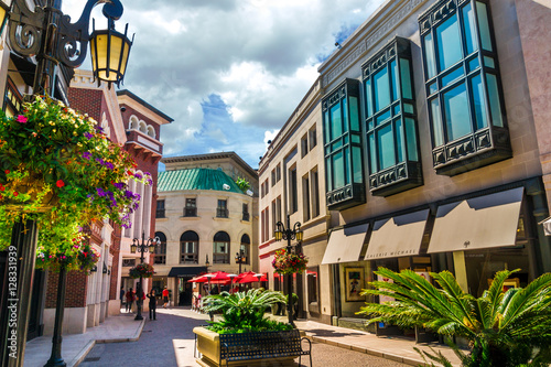 Fotografía BEVERLY HILLS, CA - Sept 8: Rodeo Drive in Beverly Hills on September 8, 2015