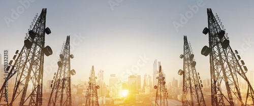 Fotografía Silhouette, telecommunication towers with TV antennas and satellite dish in suns