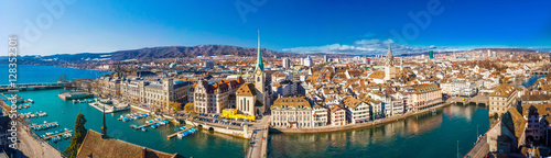 Fotomural Historic Zürich center with famous Fraumünster Church, Limmat river and Zürichse