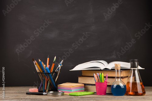 Fotografía Education concept - books on the desk in the auditorium
