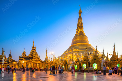 Cuadros en Lienzo Swedagon Pagode in Yangon Myanmar