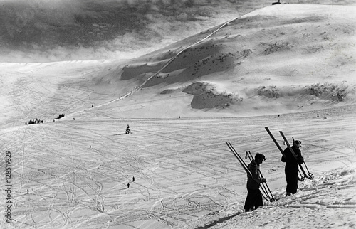 Fotografia Before WWII, winter 1939 skiers on Monte Bondone, Italy