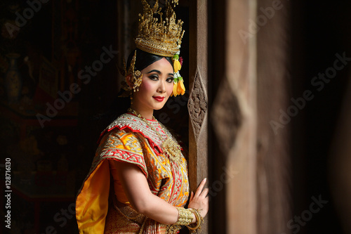 Fotomural Khon,Art culture Thailand Dancing in masked khon Benjakai in literature amayana,thailand,thailand culture,thailand khon,thailand traditional culture,