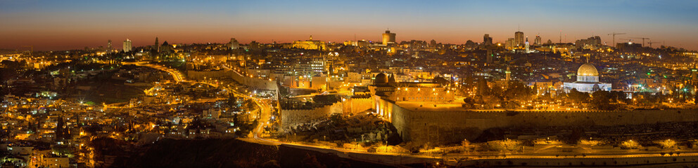 Wall Mural - Jerusalem - The Panorama from Mount of Olives to old city at dusk.