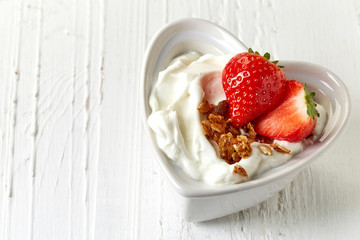 Wall Mural - Bowl of yogurt and granola