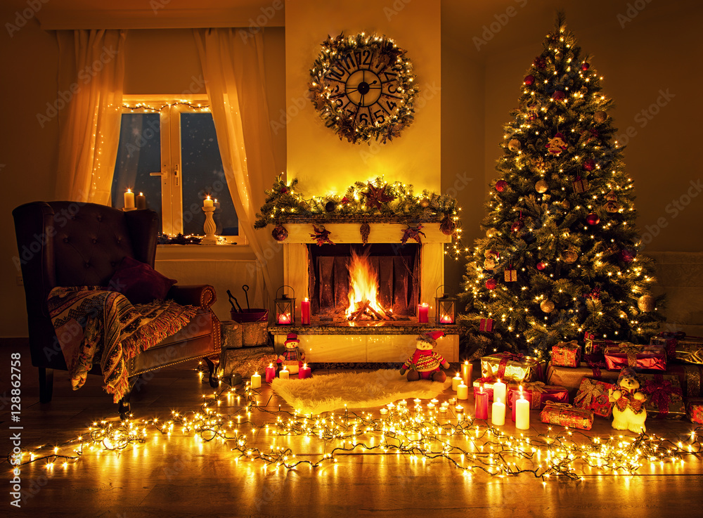 Weihnachtlich geschmückter Raum Stock Photo