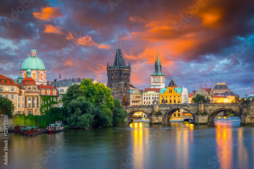 Plakat Rzeka Vltava o zmierzchu Praga Czechy
