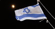 Flagge Israels am Nachthimmel über dem See Genezareth