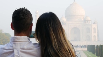 Wall Mural - Couple taking a photo in Taj Mahal, Agra, India