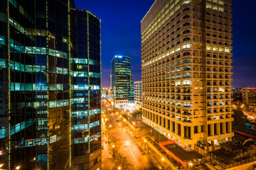 Canvas Print - View of buildings on Main Street at night, in Norfolk, Virginia.