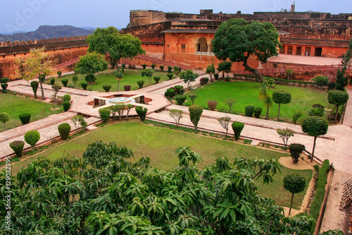 Plakat Charbagh ogród w Jaigarh Fort blisko Jaipur, Rajasthan, India