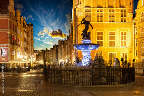 Plakat Ulica Długi Pas w Gdańsku w nocy, Polska.